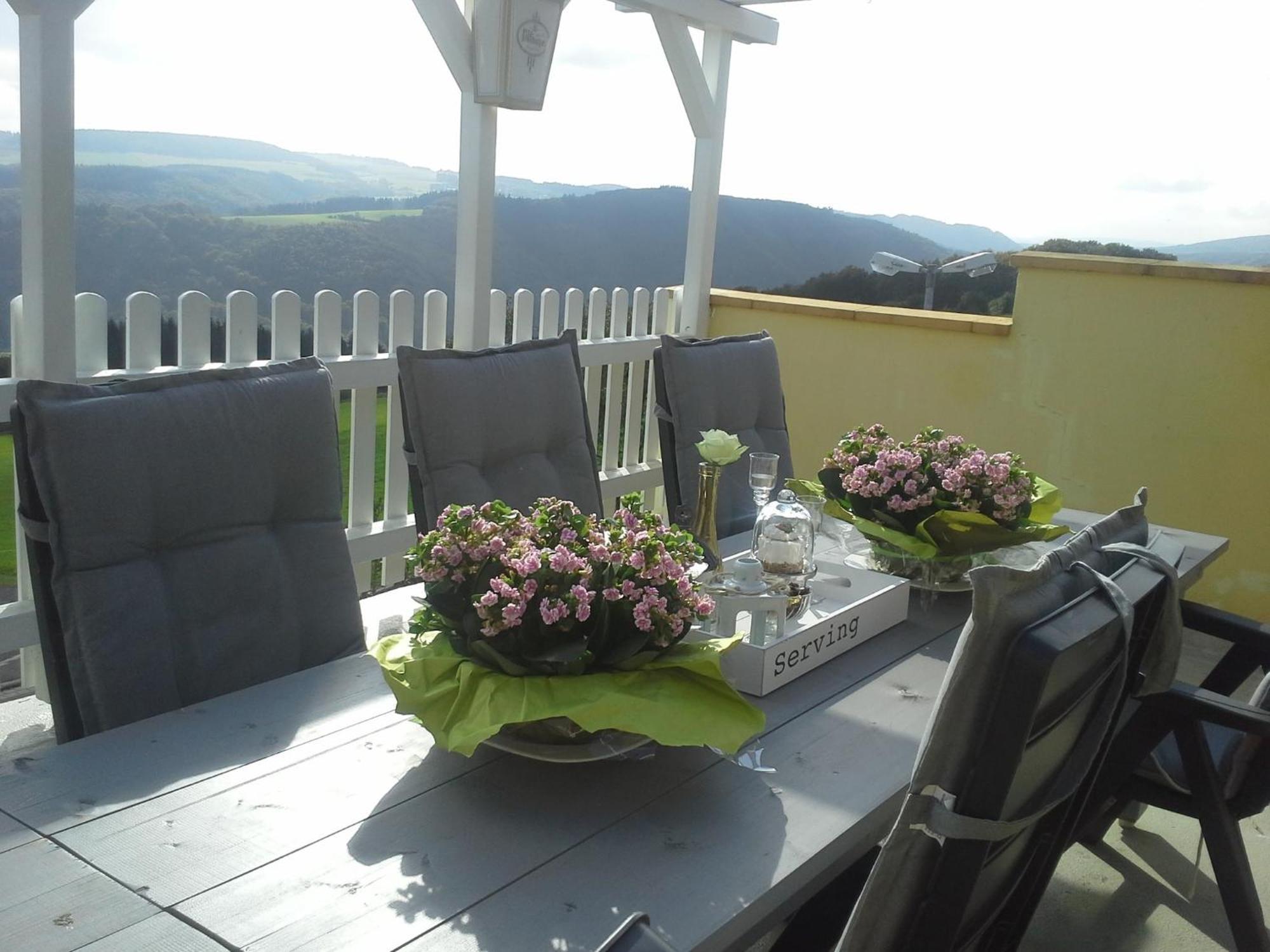 Beautiful Holidayhome With Sauna And Terrace Harscheid Екстериор снимка